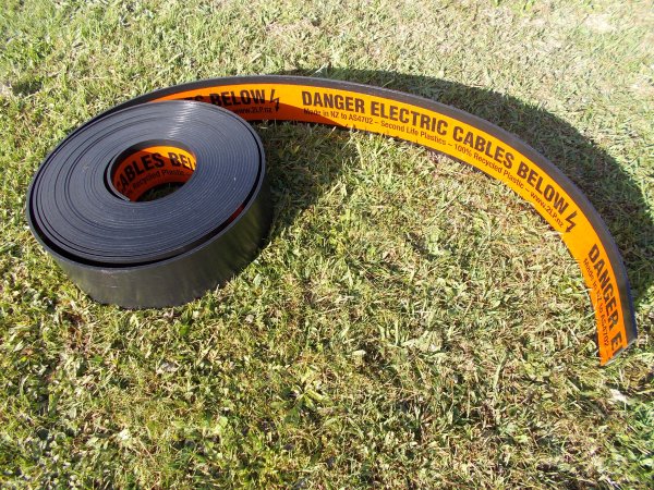 Dig Stop Cable Cover, 25m roll, 150x6mm Magslab