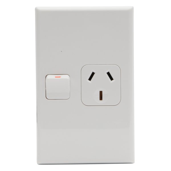 SINGLE VERTICAL SWITCH SOCKET 15A WHITE
